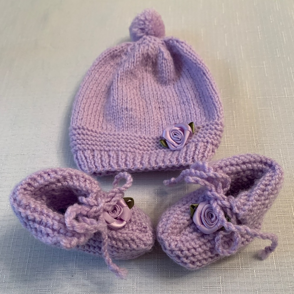 NEW Handmade 🧶Knitted Set of Baby Hat and Booties